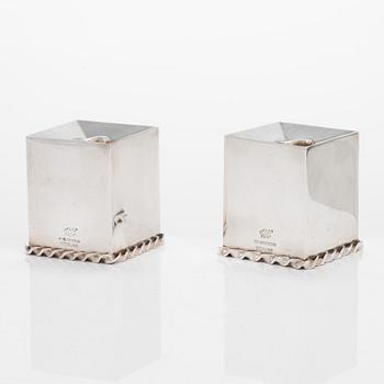 Veikko Hamara, ljusstakar, ett par, silver, Helsingfors 1963 och 1967.