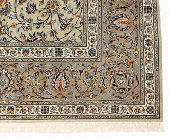 A Kashan carpet, ca 395 x 277 cm.