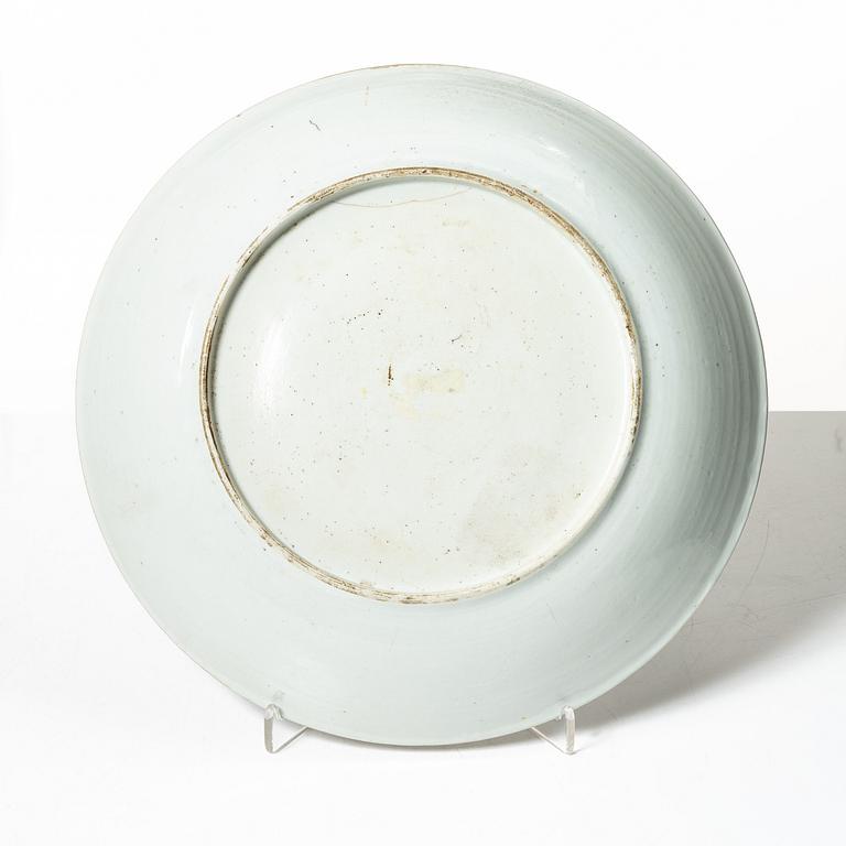 A porcelain dish. Probably Samson, France, 19th Century.