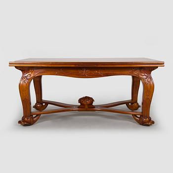 Karl Tirén, An Art Nouveau mahogany dining table with twelve chairs, A.B Naeslunds Möbelfabrik i Umeå, approx. 1901.