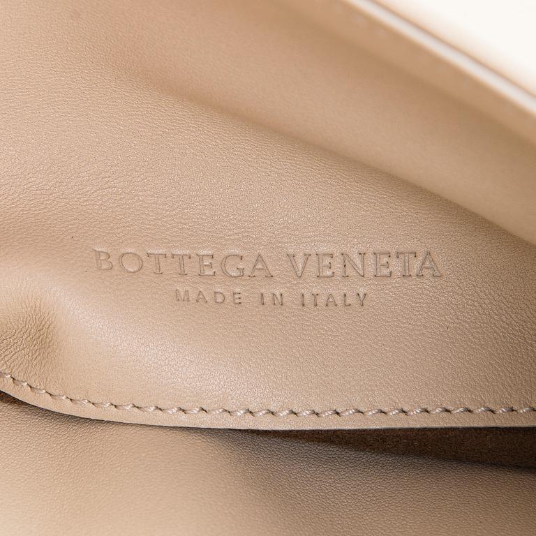 Bottega Veneta, kirjekuorilaukku.