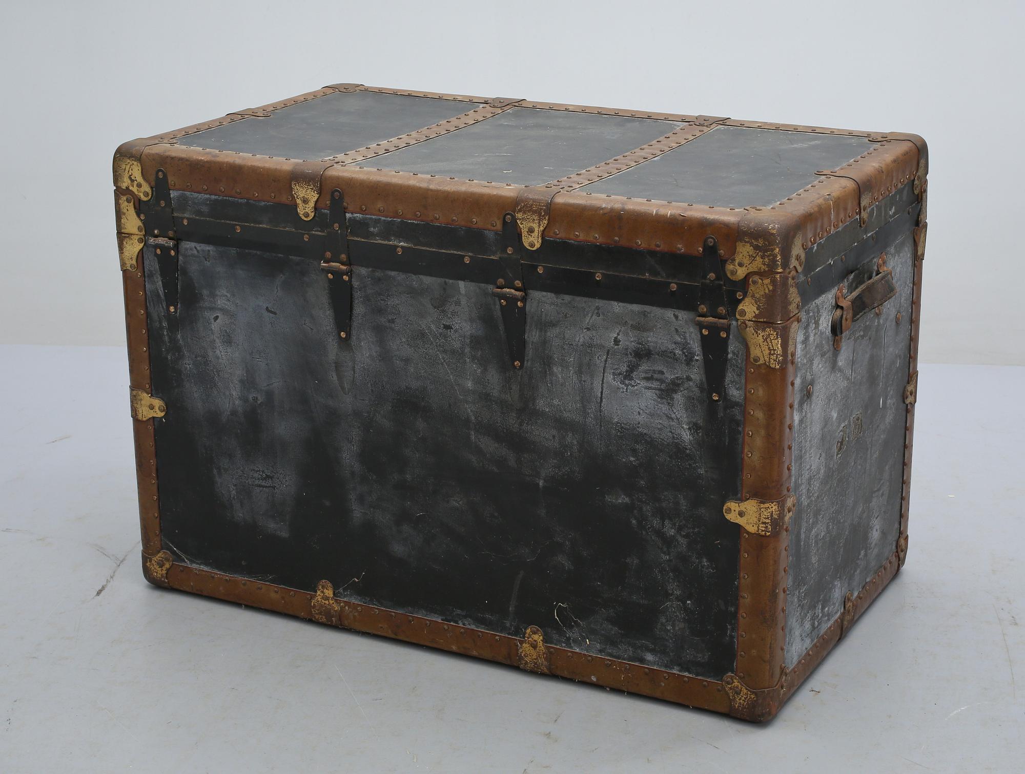 KOFFERT, 1900-talets första hälft.