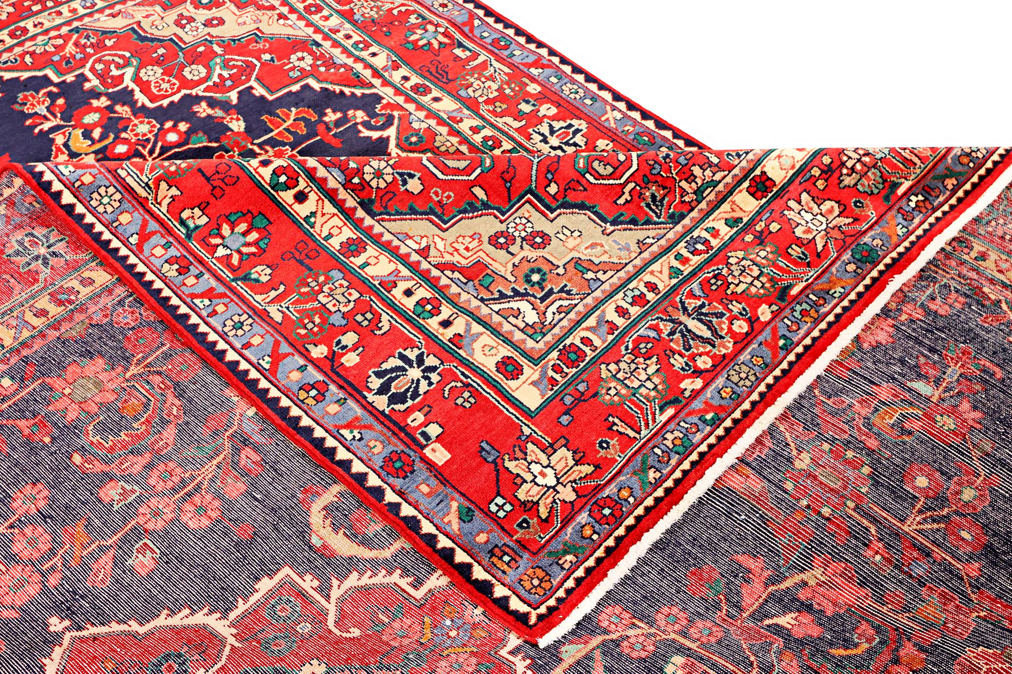 A Hamadan carpet, a. 320 x 217 cm.