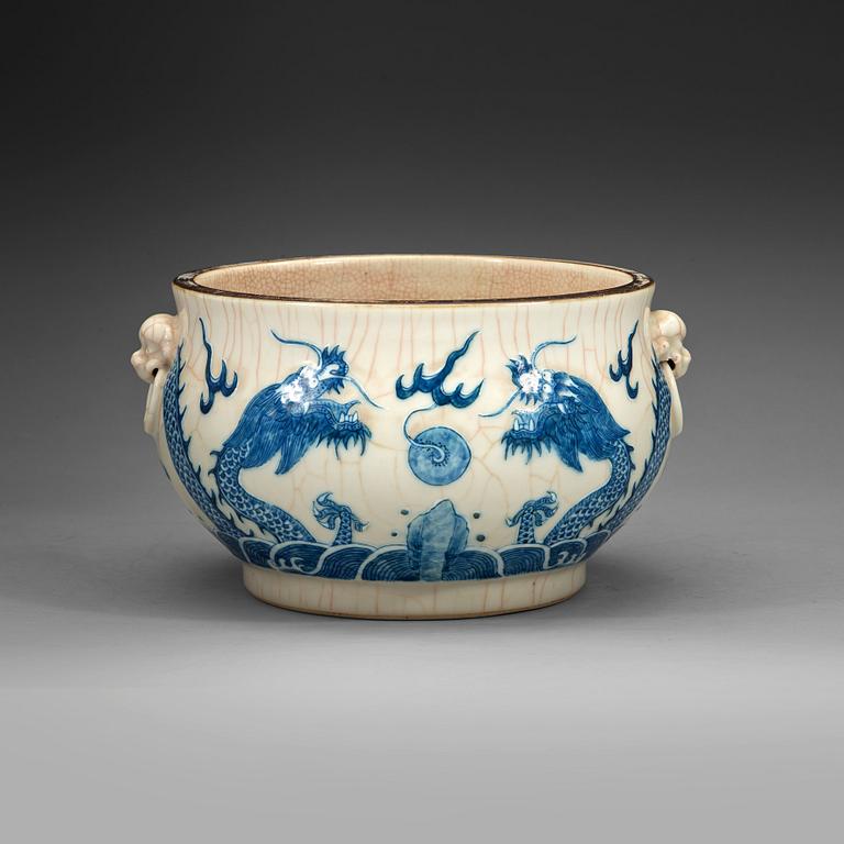 A ge-glazed and blue and white censer, late Qing dynasty.