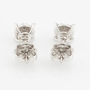 Earrings with brilliant-cut diamonds.