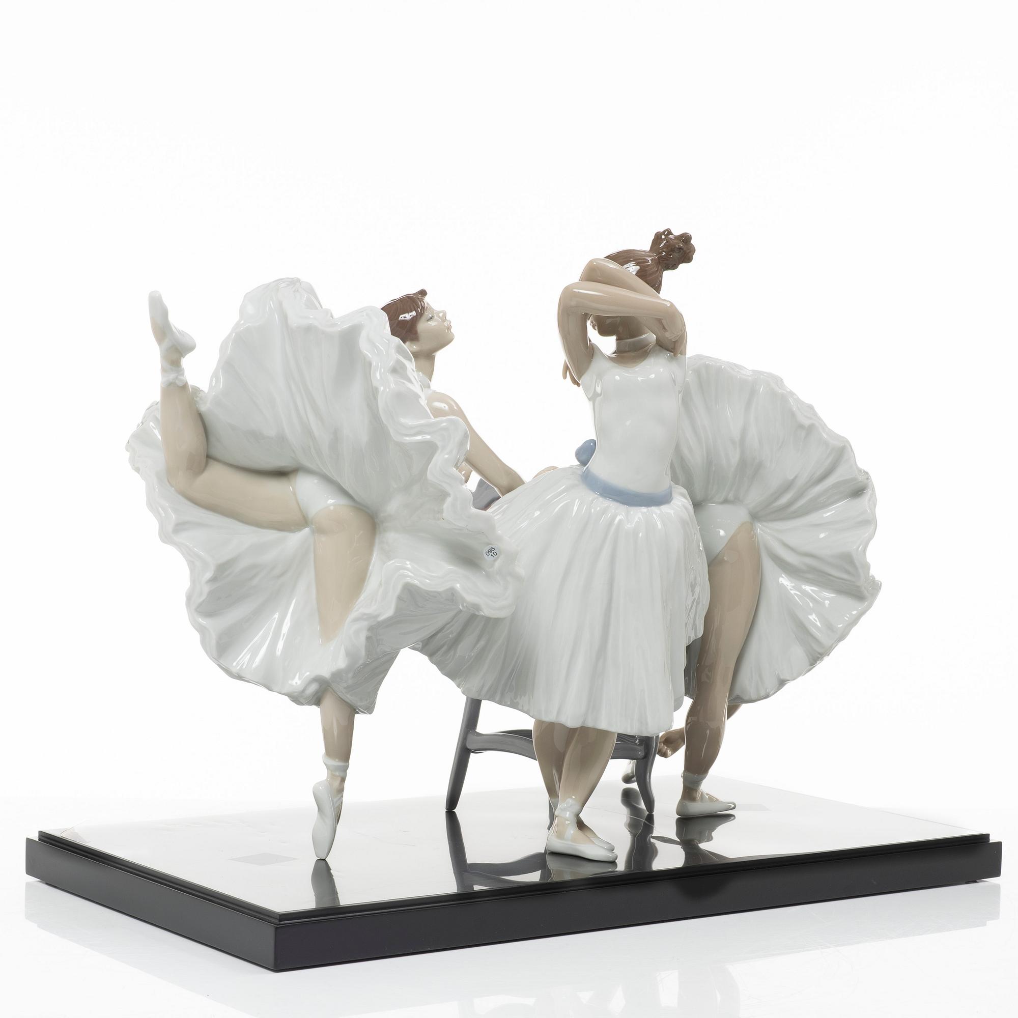 José Luis Santes, figurine, "Backstage ballet", Lladró, Spain.