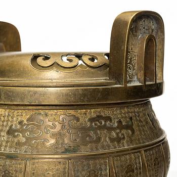 A large tripod copper alloy censer, 17th/18th Century.