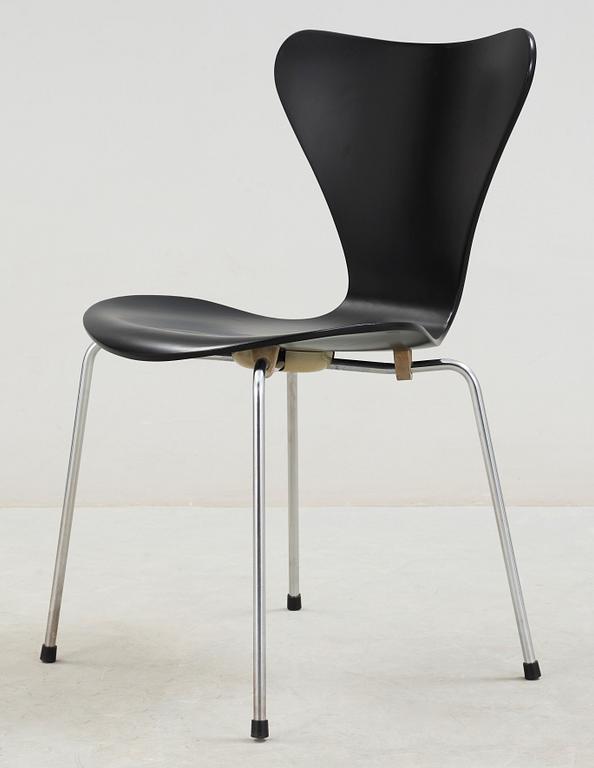 STOL, "Sjuan", Arne Jacobsen, Fritz Hansen, formgiven 1955.