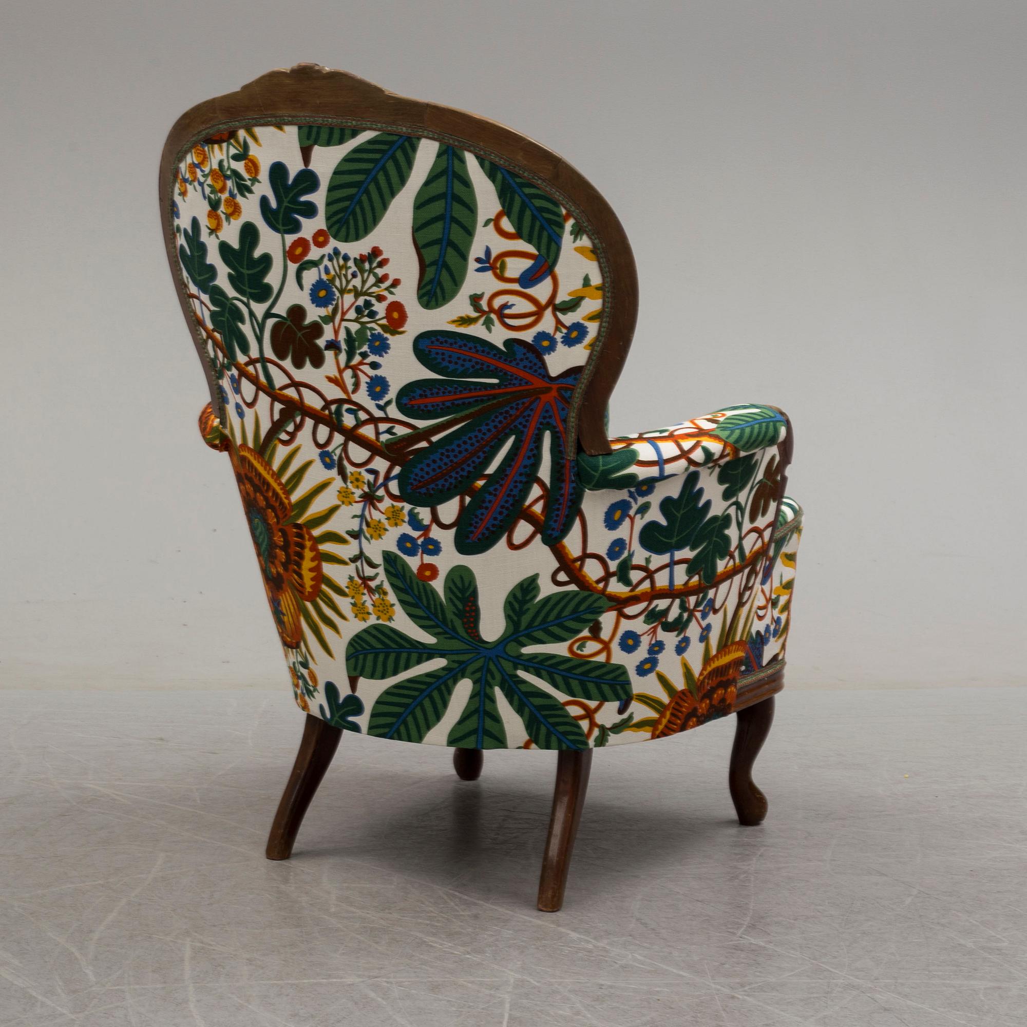 A mid 20th century easy chair.