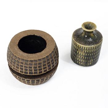 Vases, 2, including one by Stig Lindberg, Gustavsberg.