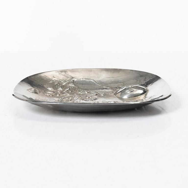 Olle Ohlsson, A silver dish, signed 1978 and numbered 76/350, Silvergillet AB, Malmö 1978.