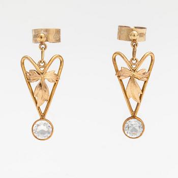 A pair of 18K gold earrings with aquamarines. Pirkan kulta, Tampere 1956.