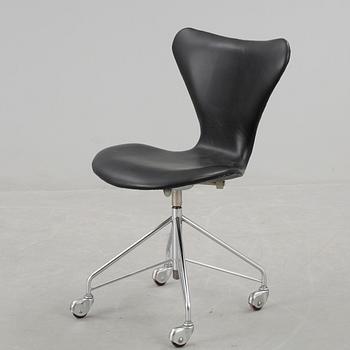 KONTORSSTOL, "Sjuan", Arne Jacobsen, Fritz Hansen, daterad 65. märkt undertill 1065.