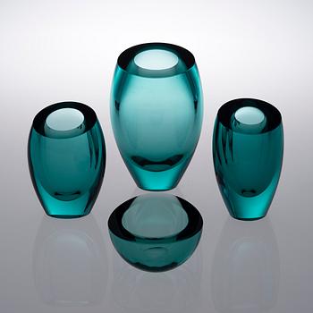 FOUR VASES. Signed Kerttu Nurminen Nuutajärvi.