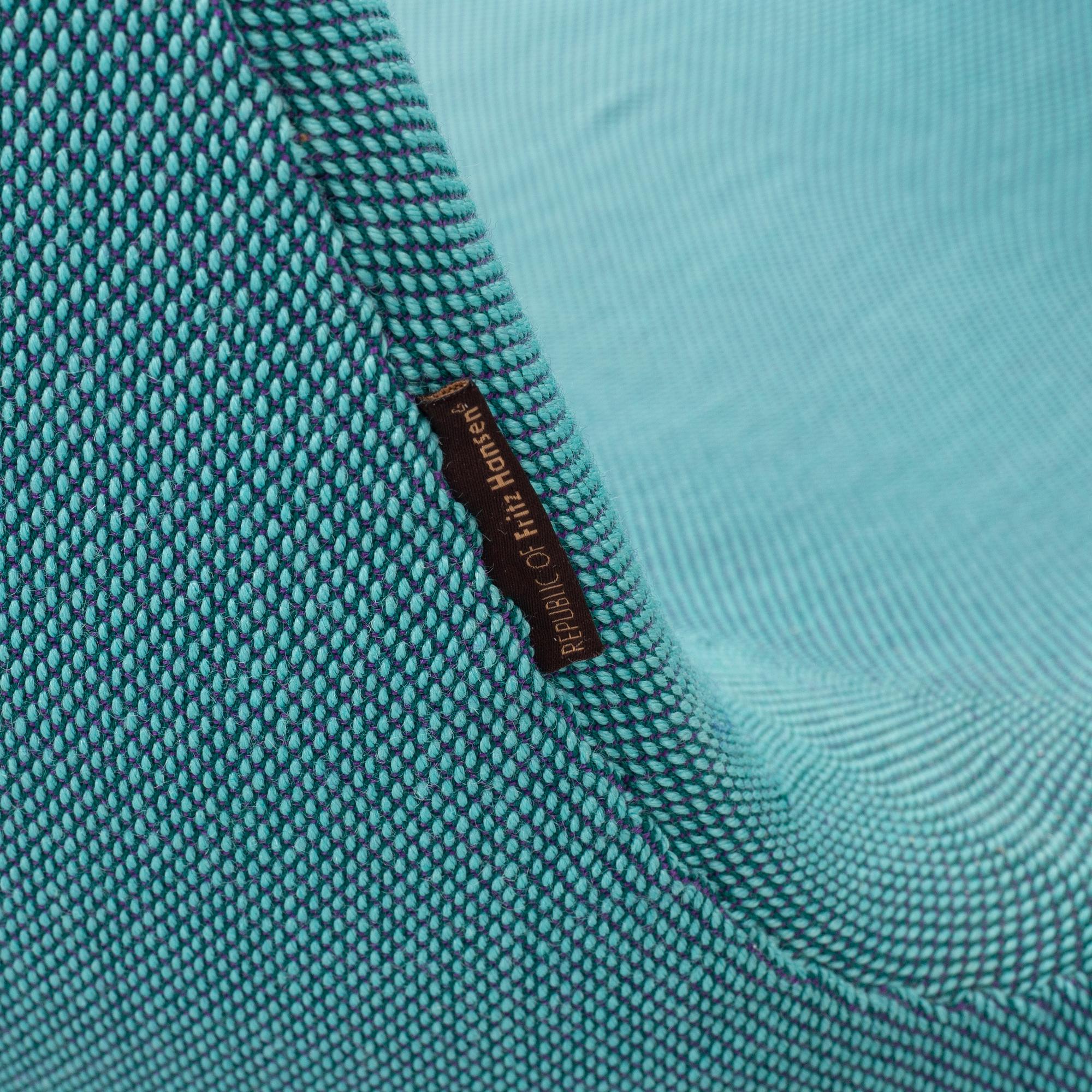 Arne Jacobsen, armchair, "The Swan", Fritz Hansen, Denmark, 2010.