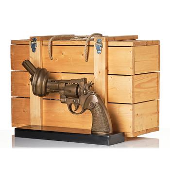 Carl Fredrik Reuterswärd, "Non Violence".