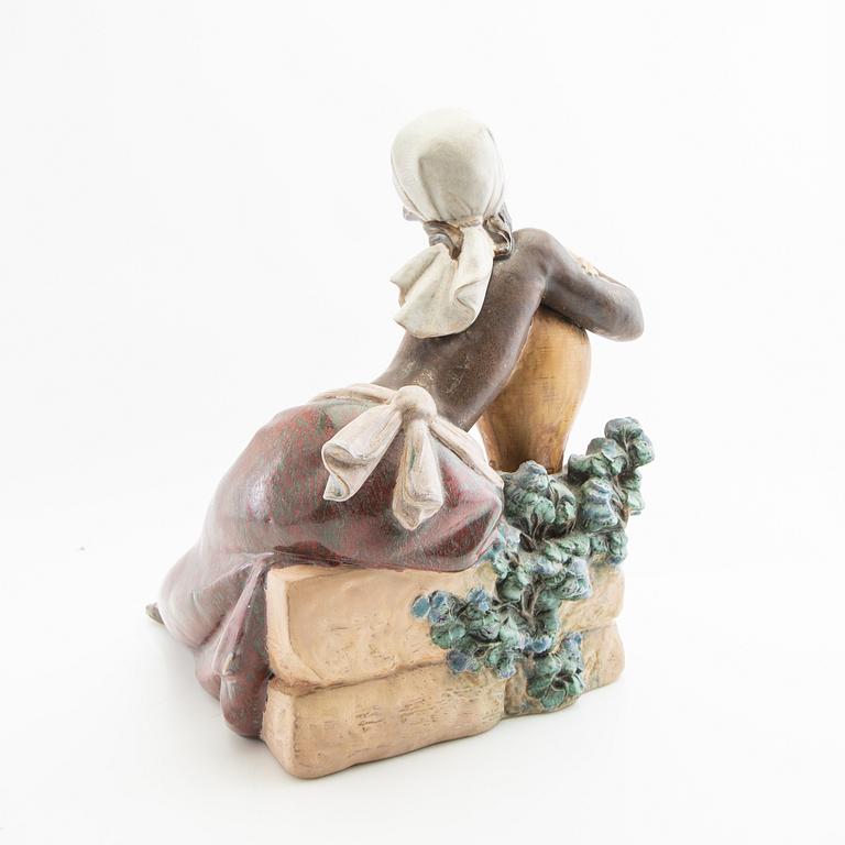 Sculpture, "Cantarera Cansada", Lladró, Spain, 1977-1985.