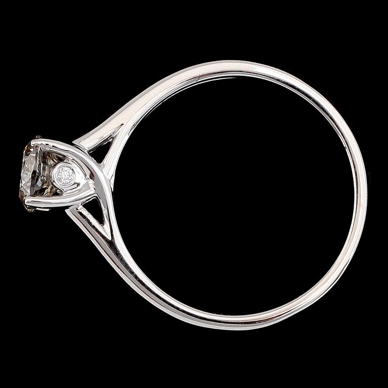 RING, 18K vitguld, briljantslipad diamant ca 0.76 ct. Vikt ca 3 g.