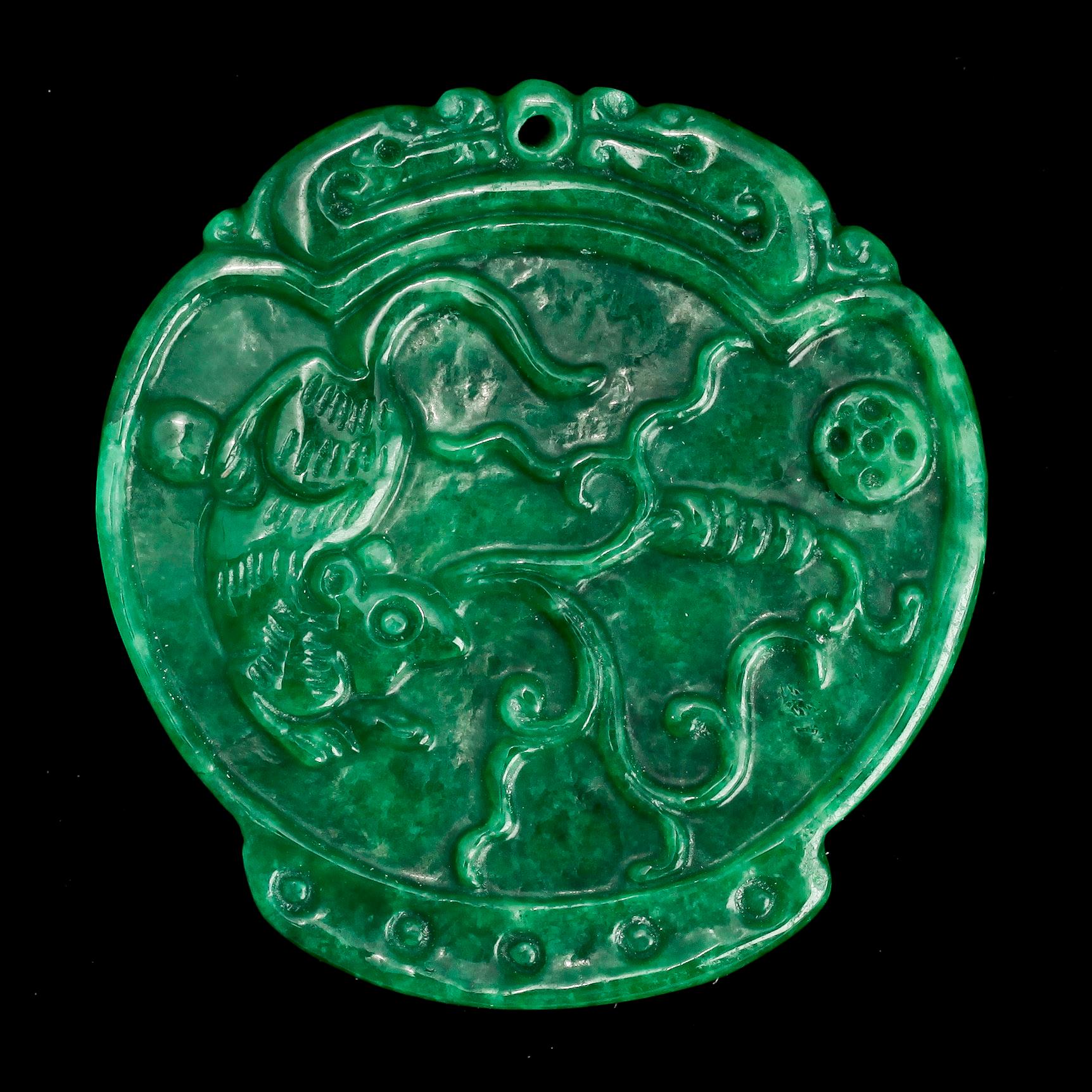AMULETT, grön sten. Kina 1900-tal.