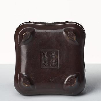 Rökelsekar/handvärmare, brons. Qingdynastin, 1800-tal.