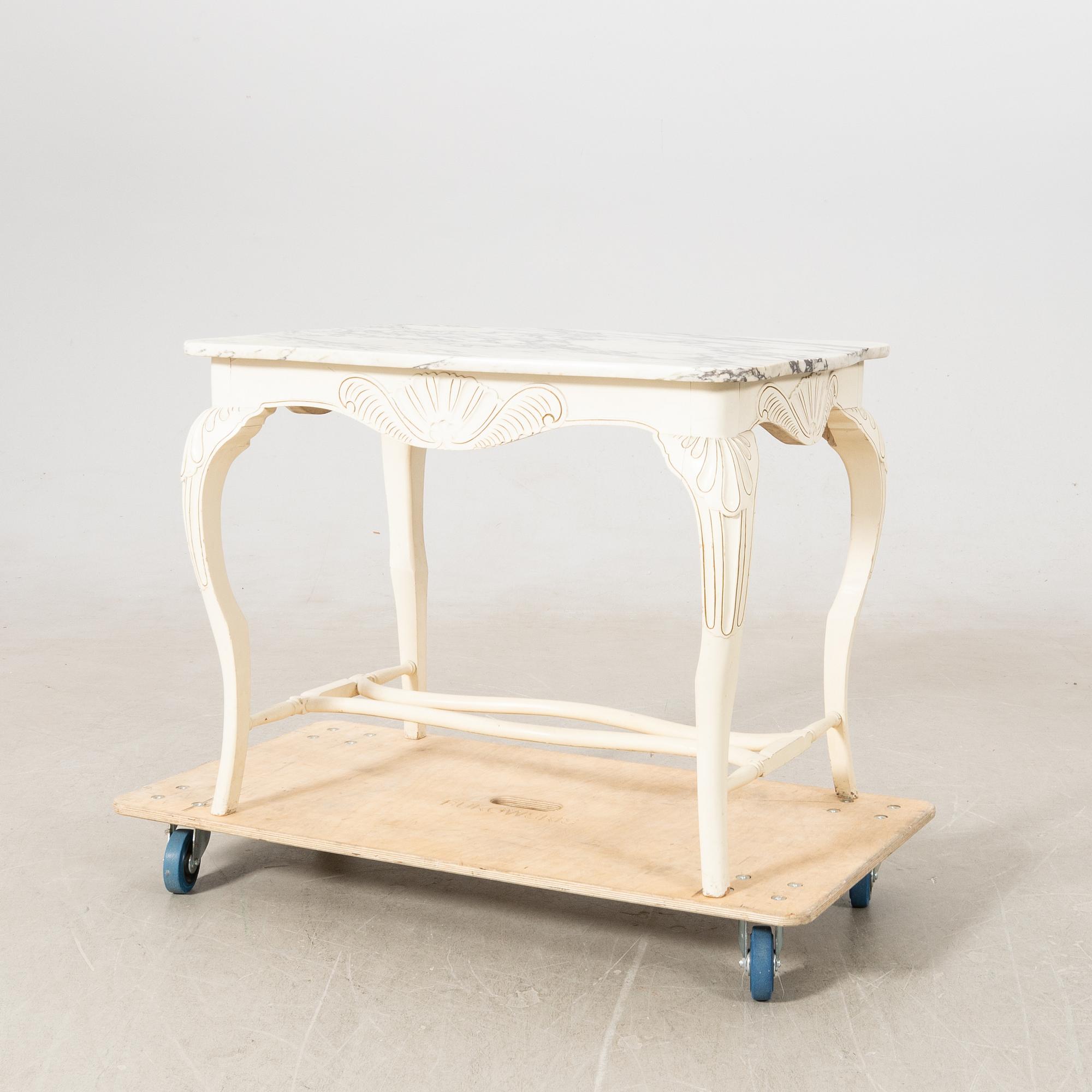 Salongsbord Rokoko-stil 1900-talets förta hälft.