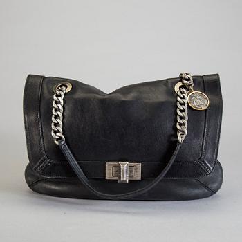 A Lanvin shoulderbag.