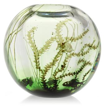 762. An Edward Hald 'Fiskgraal' glass vase, Orrefors 1938.
