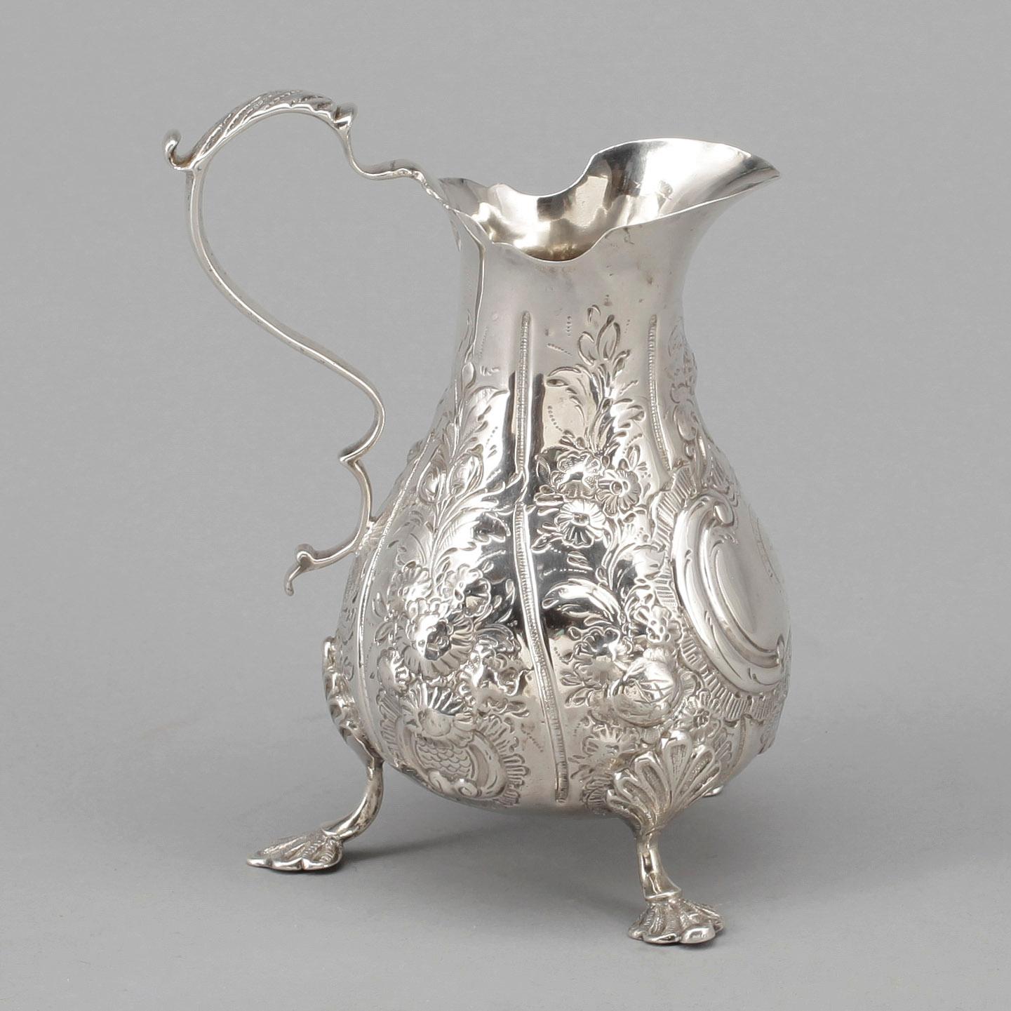 GRÄDDKANNA, silver, 1700/1800-tal. Otydliga stämplar. Vikt ca 290 gram.