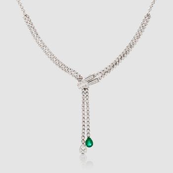 1388. A pear-shaped emerald and brilliant-cut diamond necklace. Total carat weight circa 9.50 cts.