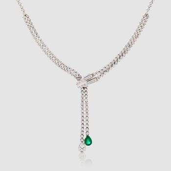 1388. A pear-shaped emerald and brilliant-cut diamond necklace. Total carat weight circa 9.50 cts.