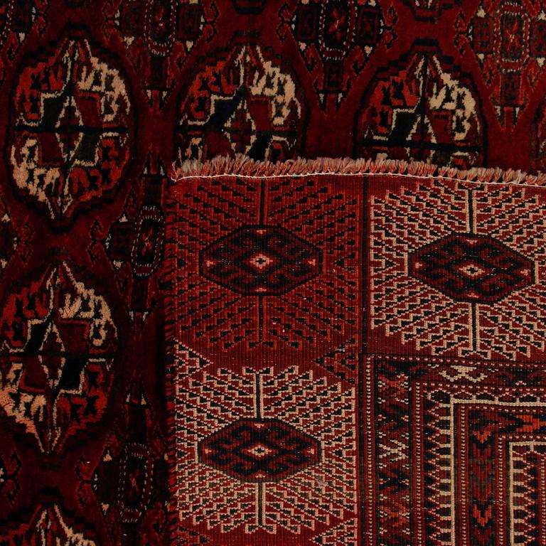 MATTA, orientalisk, modern tillverkning, ca 345 x 210 cm.