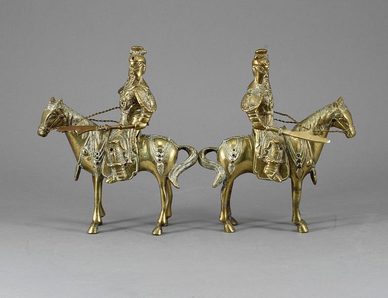 FIGURINER, ett par, mässing, orientaliska, 1900-talets andra hälft.