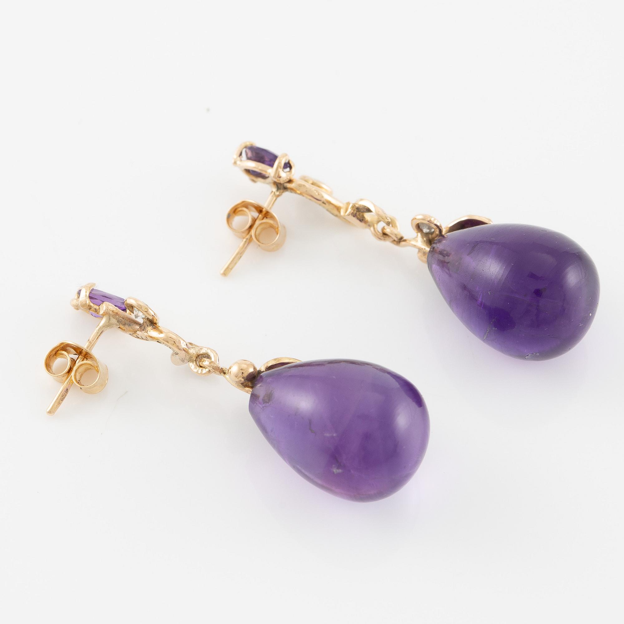 Earrings, Mandelstam, 18K gold with cabochon-cut amethysts, drop-cut amethysts, and brilliant-cut diamonds.