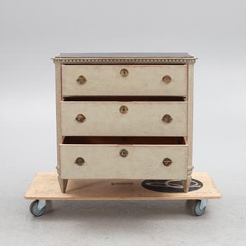 A painted Gustavian style chest of drawers, 20th century.