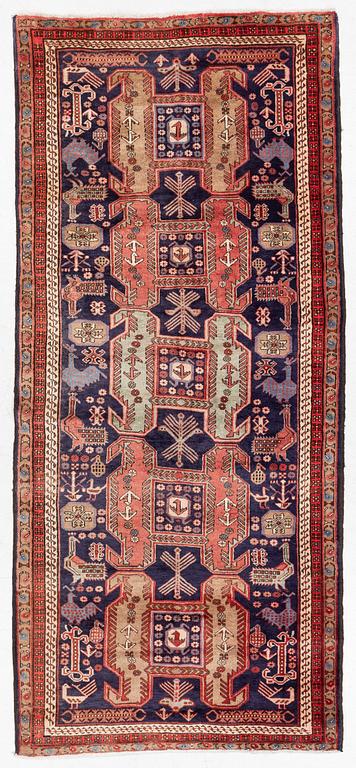 A Sarab carpet, c. 305 x 137 cm.