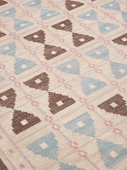 CARPET. "Timglas". Flat weave. 238,5 x 267,5 cm. Signed SB.