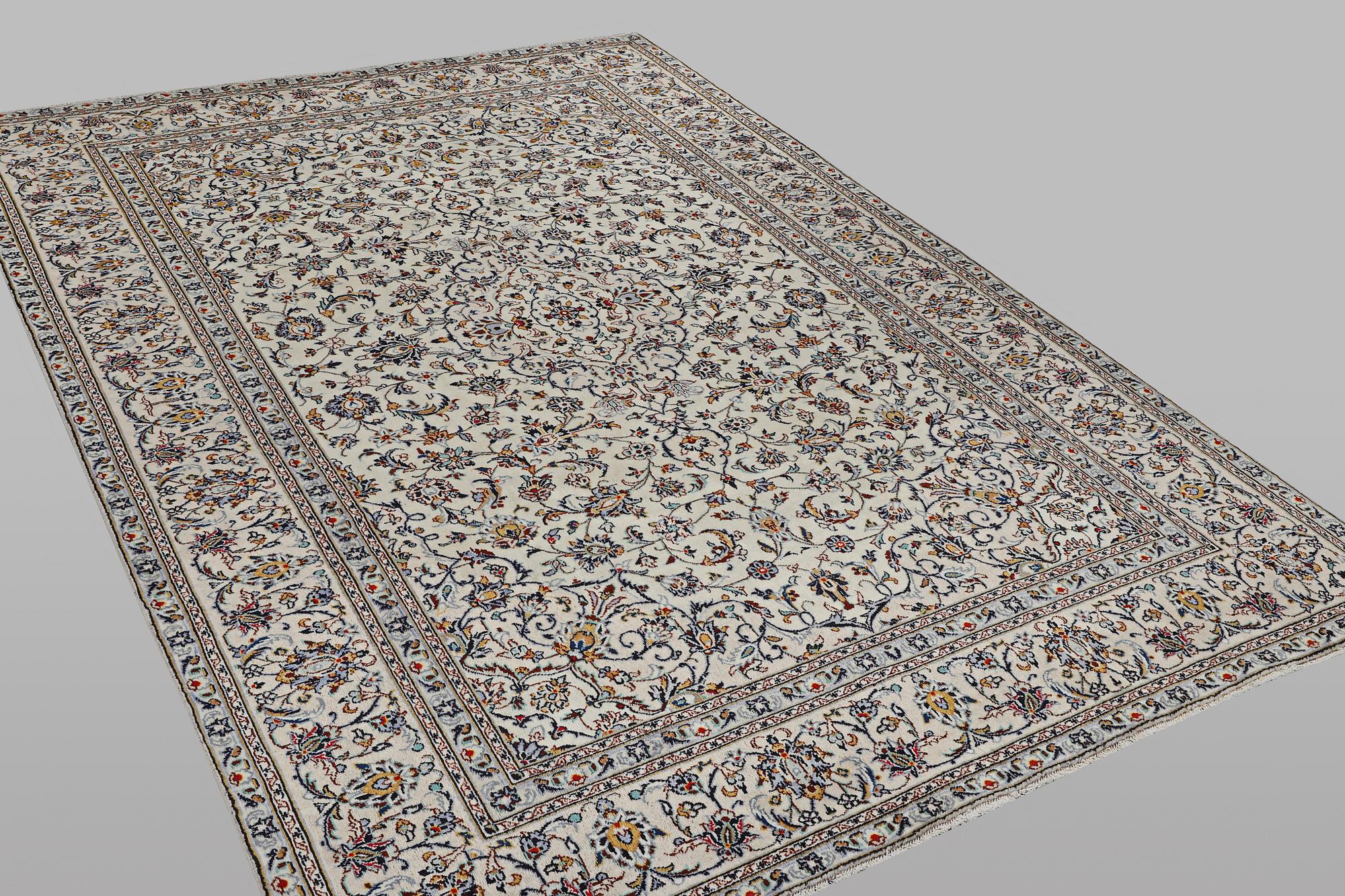 A carpet, Kashan, ca 345 x 238 cm.