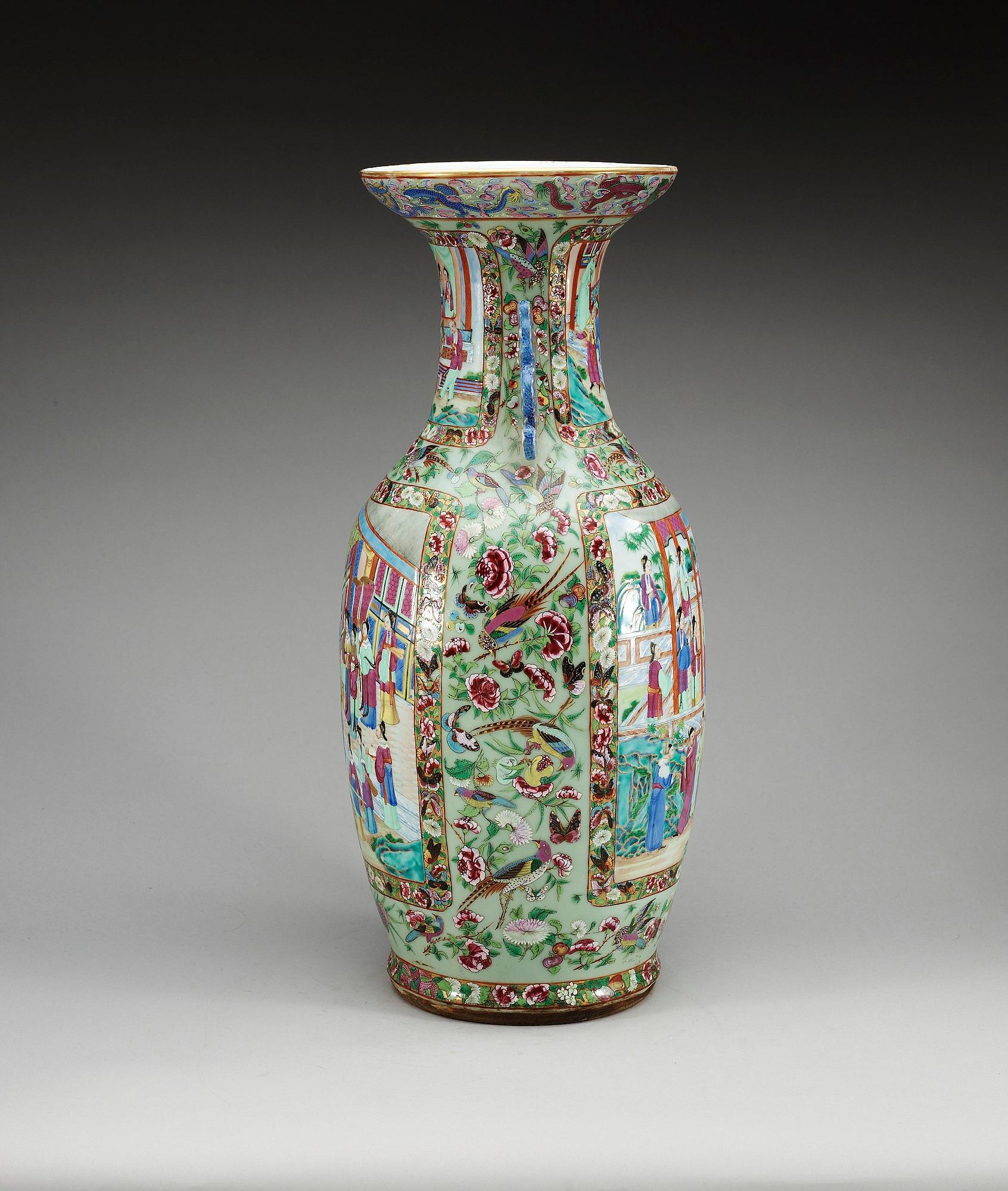 VAS, porslin. Qing dynastin, Kanton, 1800-tal.