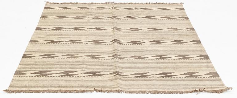 A persian kilim rug, ca 202 x 154 cm.