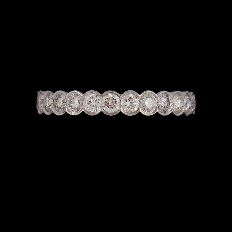 RING, 18k vitguld med briljantslipade diamanter, totalt 1.53 ct. Vikt 3 g.