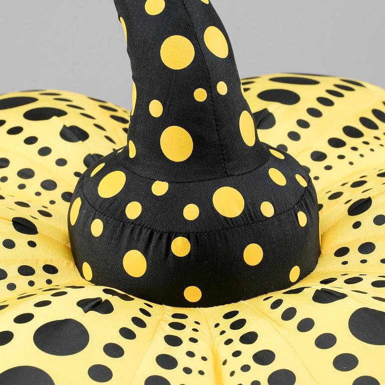 YAYOI KUSAMA, objekt.