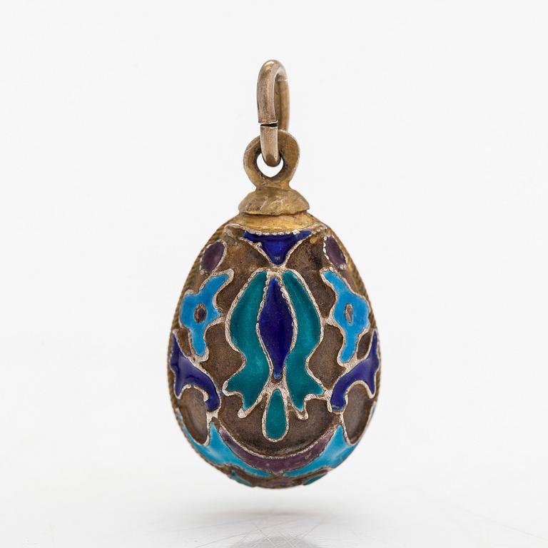Hänge, ägg, förgyllt silver och emalj, Ryssland.