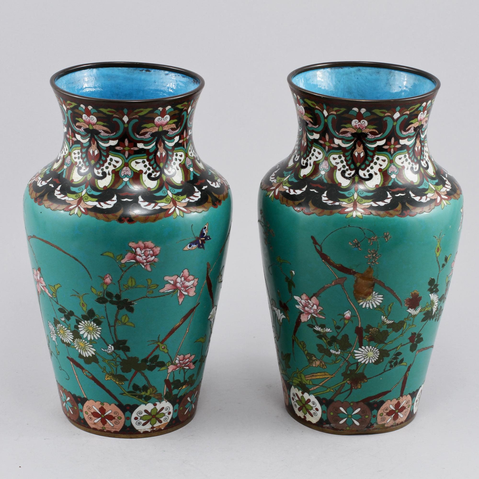 VASER, ett par, cloisonné, 1900-tal.