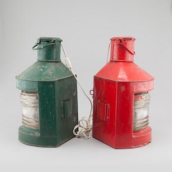 LANTERNOR, ett par, 1900-talets första hälft.