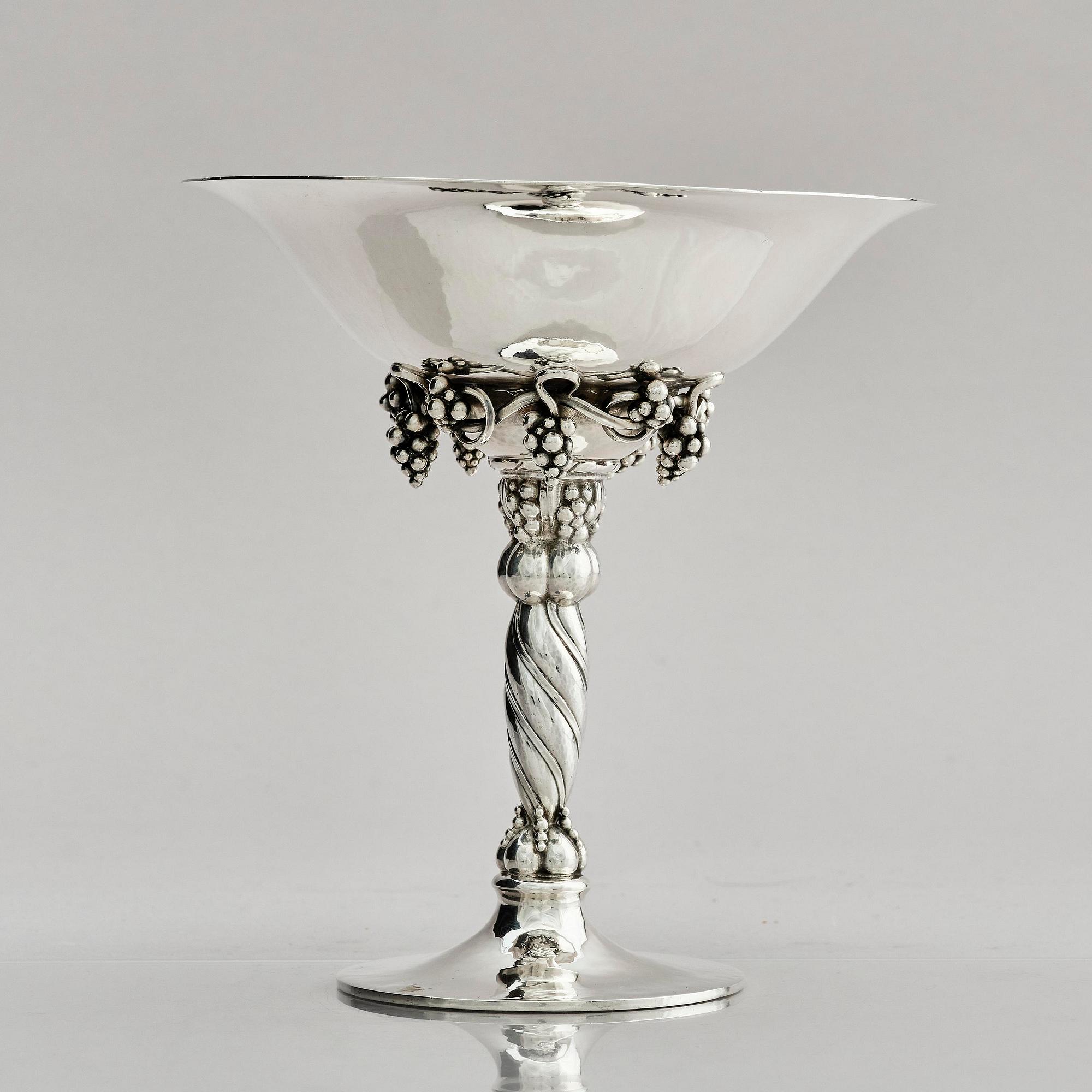 Georg Jensen, skål på fot, sterling silver, modell nr 263B, Köpenhamn 1933-1944.