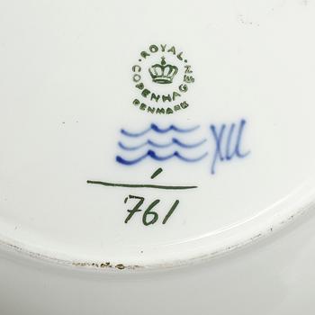 ROYAL COPENHAGEN, kaffeservis, 29 delar, porslin. "Musselmalet", 1900-talets andra hälft.
