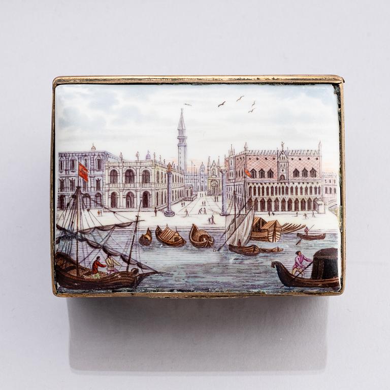 Box, porcelain, probably Germany 17th/18th century, with Venetian motifs.