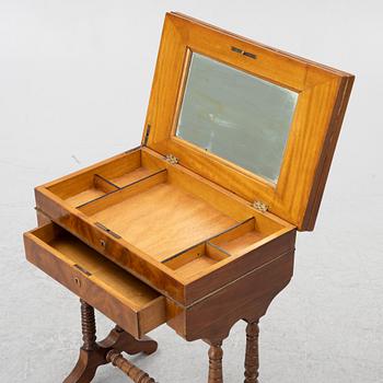 Sybord, empirestil, omkring 1900.