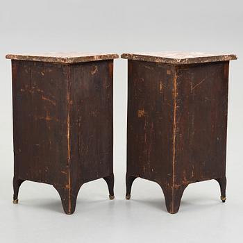 HÖRNSKÅP, ett par, av Pierre Migeon (sannolikt Pierre III, mästare i Paris 1761-1775), Louis XV.