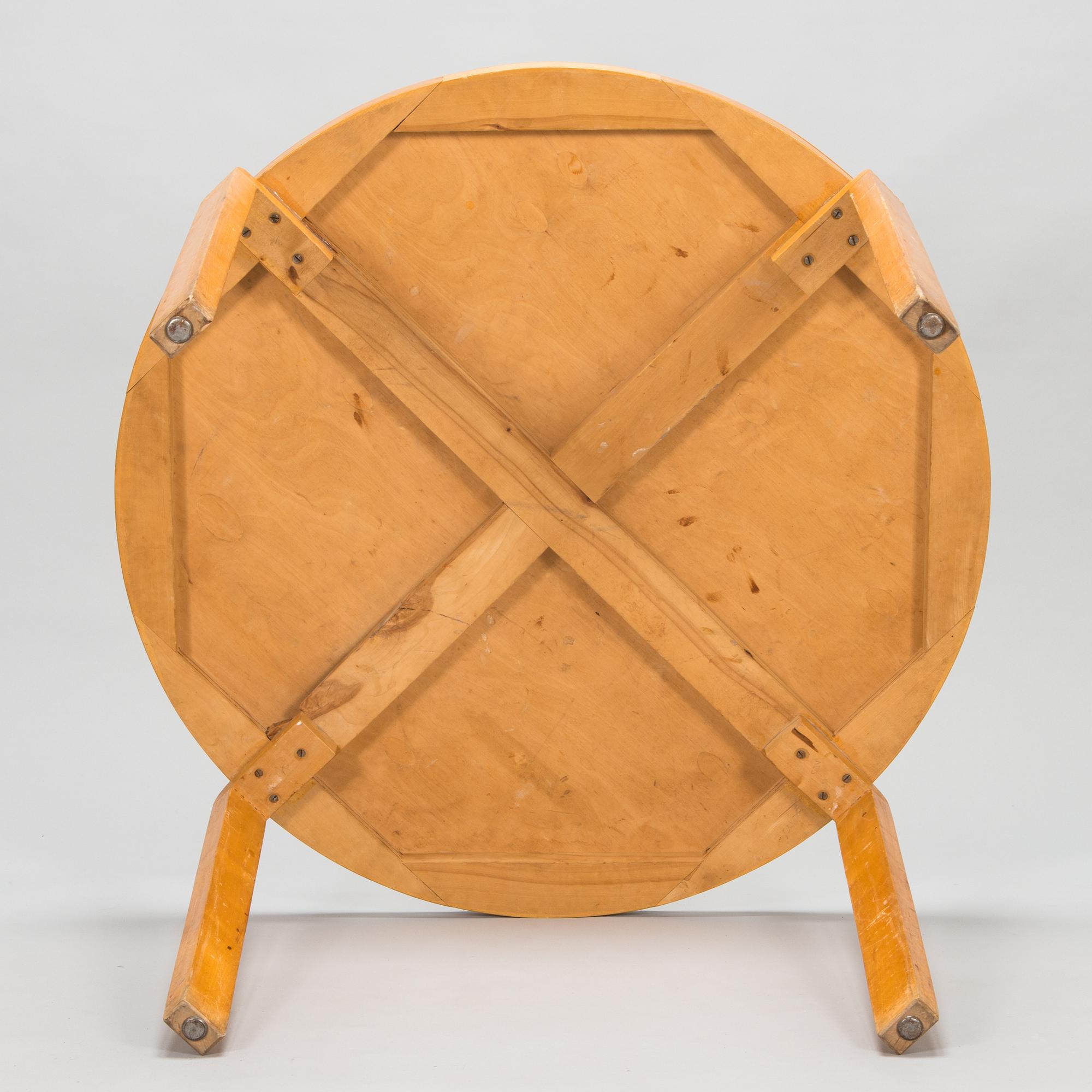 Alvar Aalto, pöytä "73" ja tuoleja, 4 kpl, malli 69, O.Y. Huonekalu-ja Rakennustyötehdas A.B. 1940-luku.